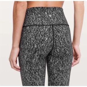 Lululemon Wunder Under Hi-Rise leggings in size 7/8